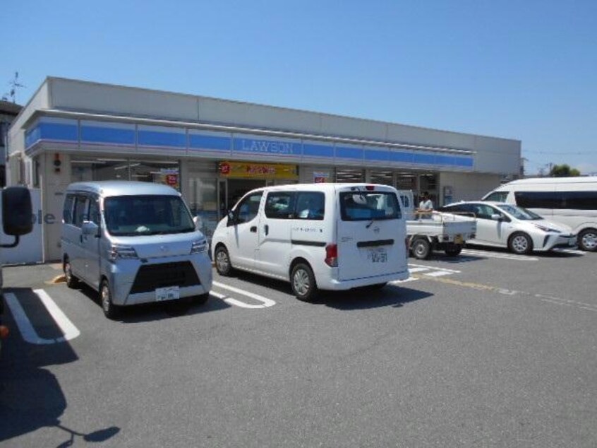 ローソン富田林西板持店(コンビニ)まで470m カンフリエ　ブーケ