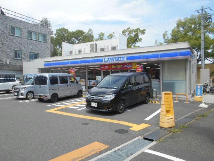 ローソン西山台店(コンビニ)まで563m N.pua