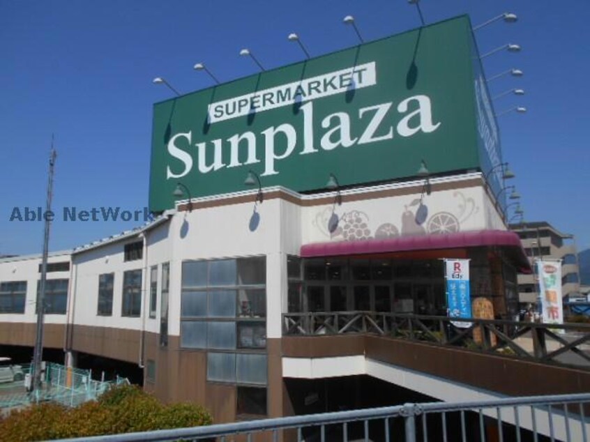 サンプラザ富田林店(スーパー)まで745m ラ・カーサ　セレーナ