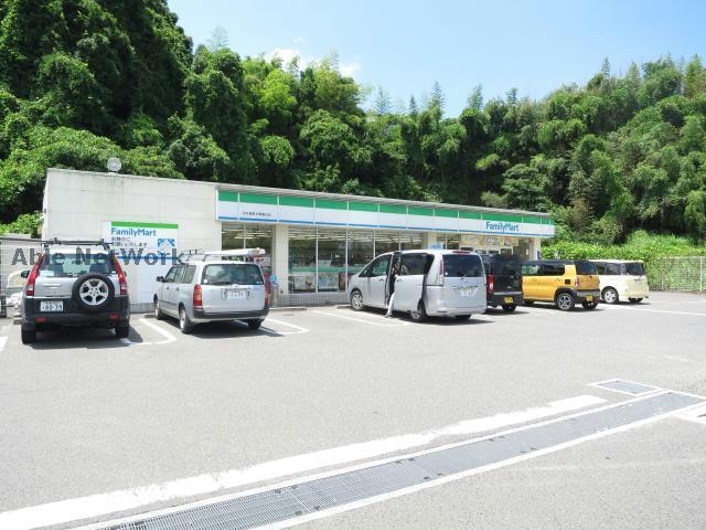 ファミリーマート河内長野北青葉台店(コンビニ)まで1227m 北青葉台貸家