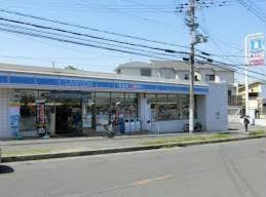 ローソン和泉上町店(コンビニ)まで830m ルミエール西取石