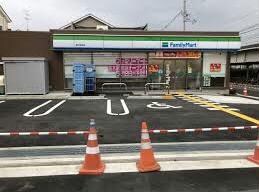 ファミリーマート富木駅前店(コンビニ)まで240m メゾンボヌール