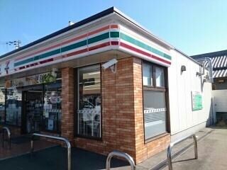 セブンイレブン和泉伯太町店(コンビニ)まで831m サンプリエ