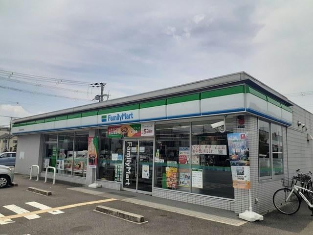 ファミリーマート岸和田中井町東店(コンビニ)まで614m コスモスマンション