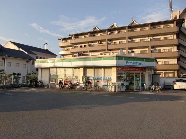 ファミリーマート泉大津穴田店(コンビニ)まで759m フォレスト豊中