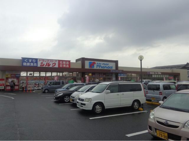 万代岸和田磯上店(スーパー)まで801m GRECALE忠岡