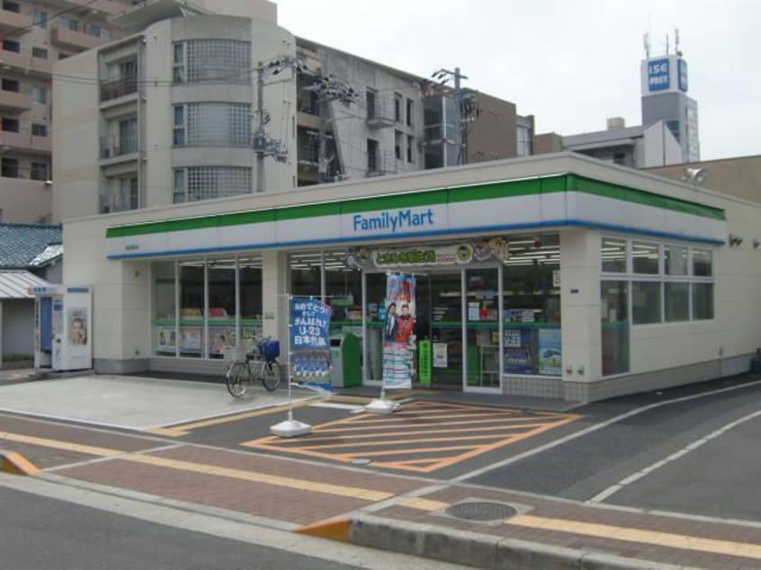 ファミリーマート高石駅前店(コンビニ)まで410m ウエスト　ヒルズ