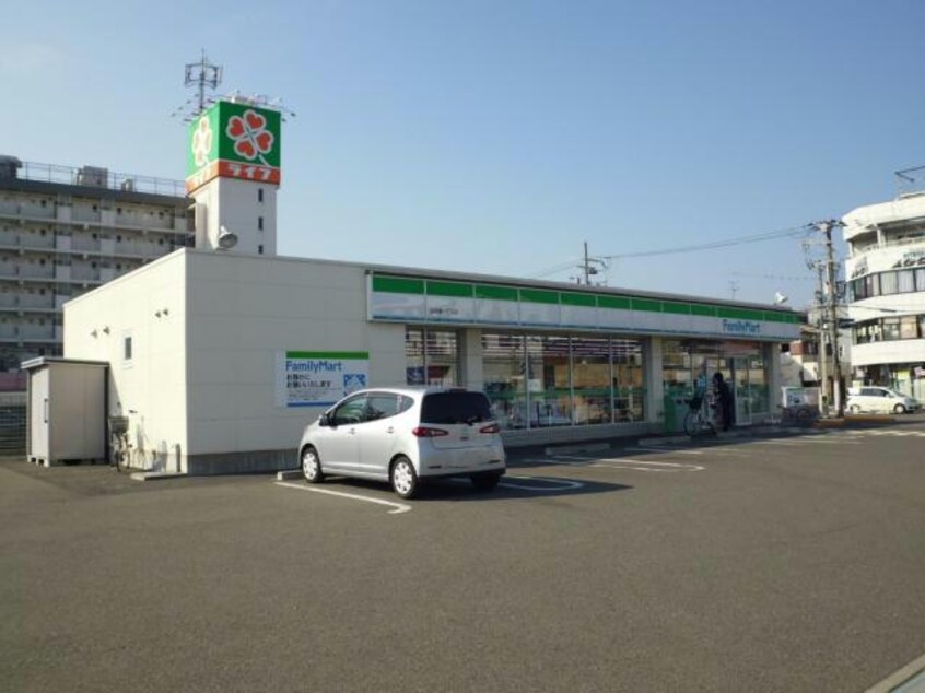 ファミリーマート忠岡東一丁目店(コンビニ)まで152m ウエムラグレース忠岡町