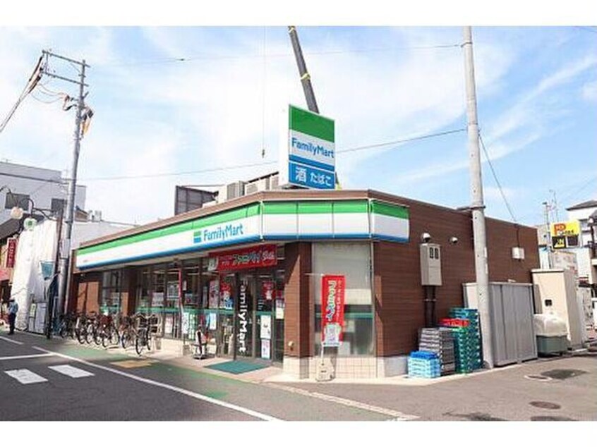 ファミリーマート羽衣駅西店(コンビニ)まで167m パサログランデ羽衣