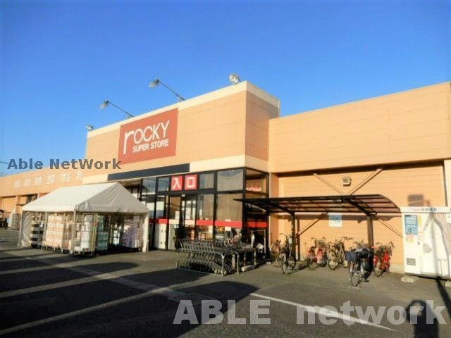 rocky川尻店(ディスカウントショップ)まで3554m アングレカムＤ