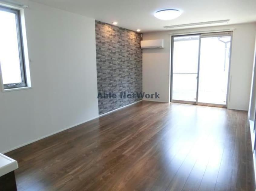  エヌ・ステータス国府