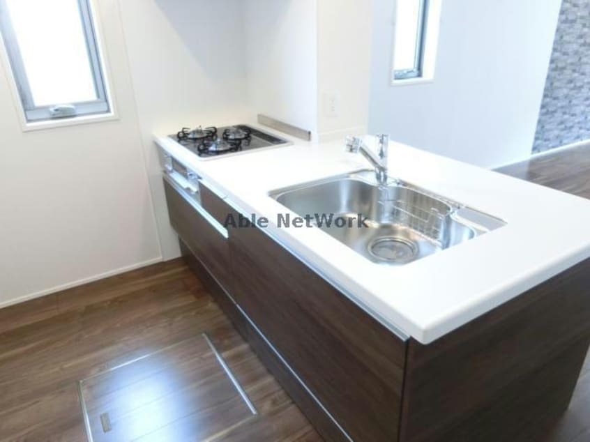  エヌ・ステータス国府