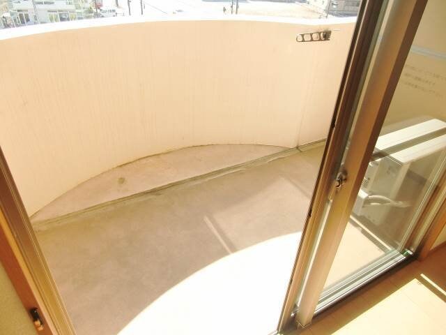 バルコニーも広々としています シオン北長瀬