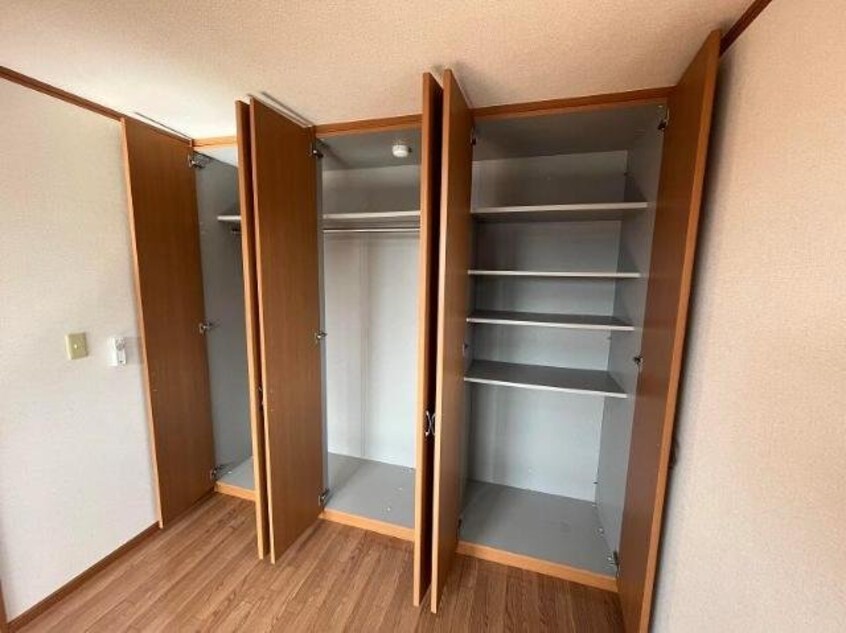 南洋室クローゼット ＢＬＵＥ　ＴＥＲＲＡ