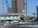 ファミリーマート富町店(コンビニ)まで615m シャーメゾン津倉
