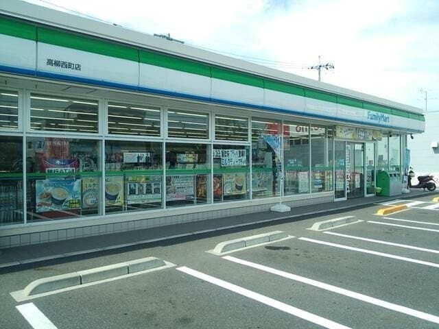 ファミリーマート高柳西町店(コンビニ)まで308m レジデンス高柳Ａ棟