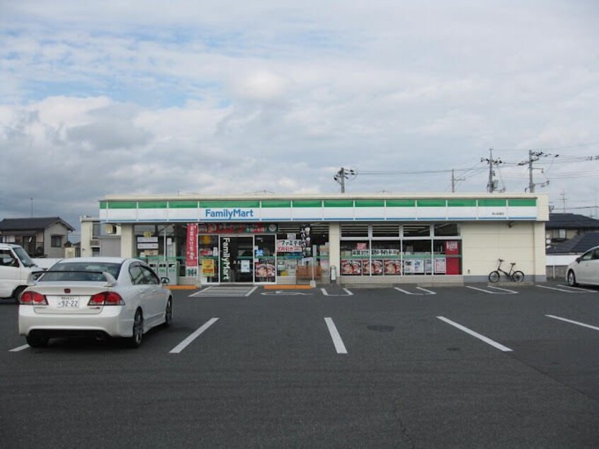 ファミリーマート岡山庭瀬店(コンビニ)まで710m ア・ラ・モード中撫川Ⅱ