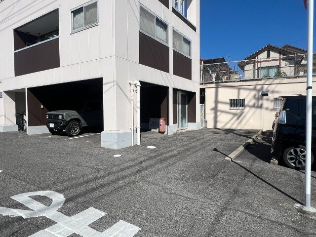 駐車場 AXIS