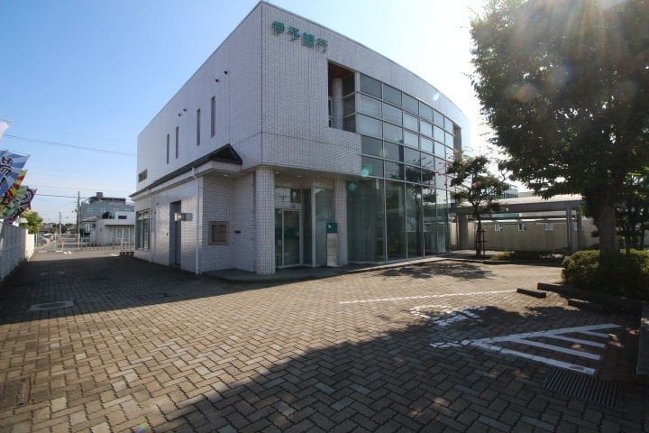 伊予銀行岡山南支店(銀行)まで295m 井上コーポA棟