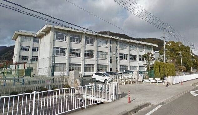 岡山市立牧石小学校(小学校)まで3584m アロース牟佐
