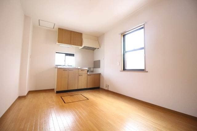  ラッキータウン庭瀬　Ｅ棟