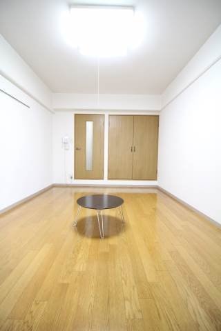 別のお部屋の写真です。実際とは異なります。 キャッスル津島