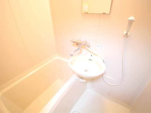 別のお部屋の写真です。実際とは異なります。 キャッスル津島