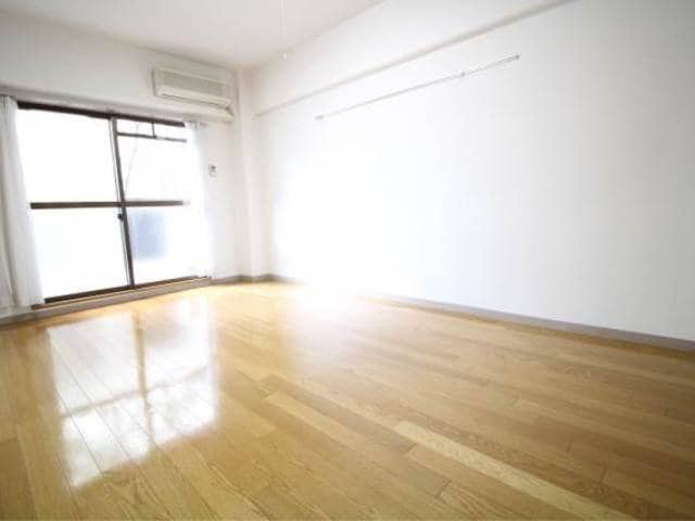 別のお部屋の写真です。実際とは異なります。 キャッスル津島