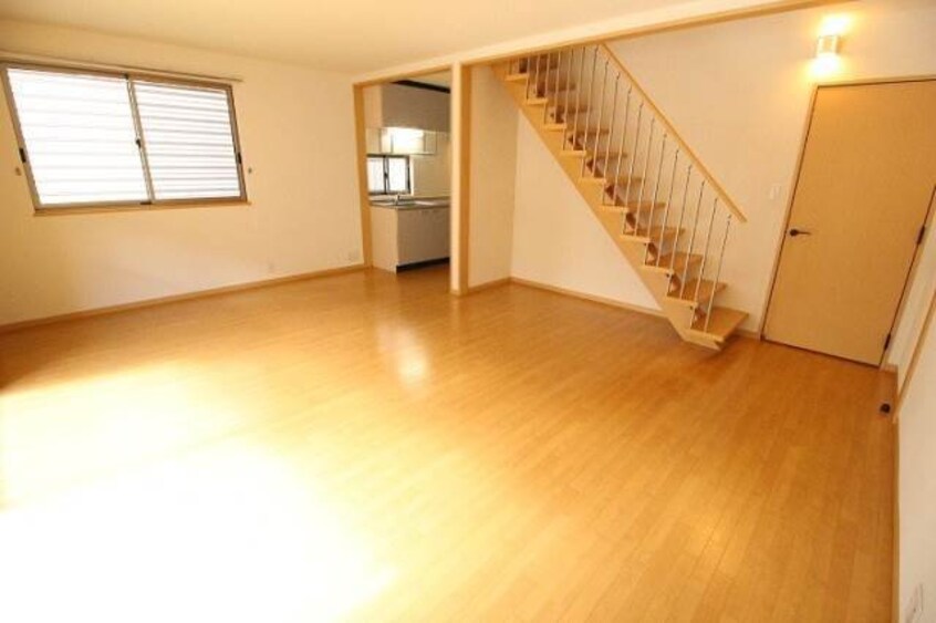 明るいリビング ファルコンⅢ