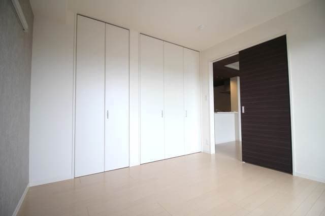 寝室 エストガーデン青江