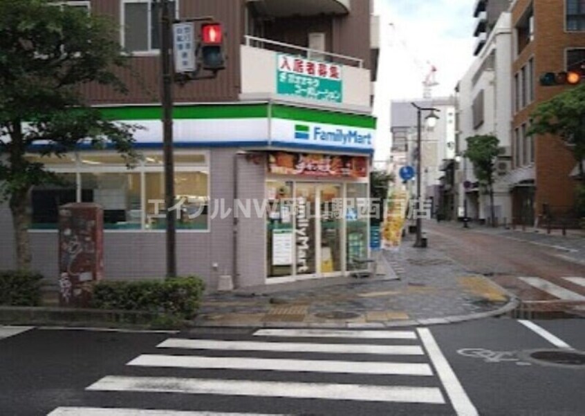 ファミリーマート表町二丁目店(コンビニ)まで393m エメラルドHILL