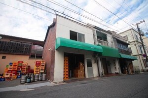 平上三蔵商店前