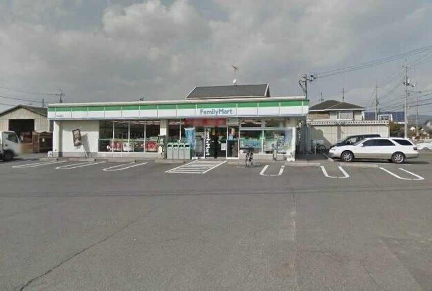 ファミリーマート岡山今七丁目店(コンビニ)まで373m アリエッタⅠ