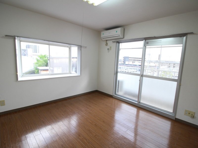 同物件別部屋の写真です セントフォレスト下中野Ａ棟