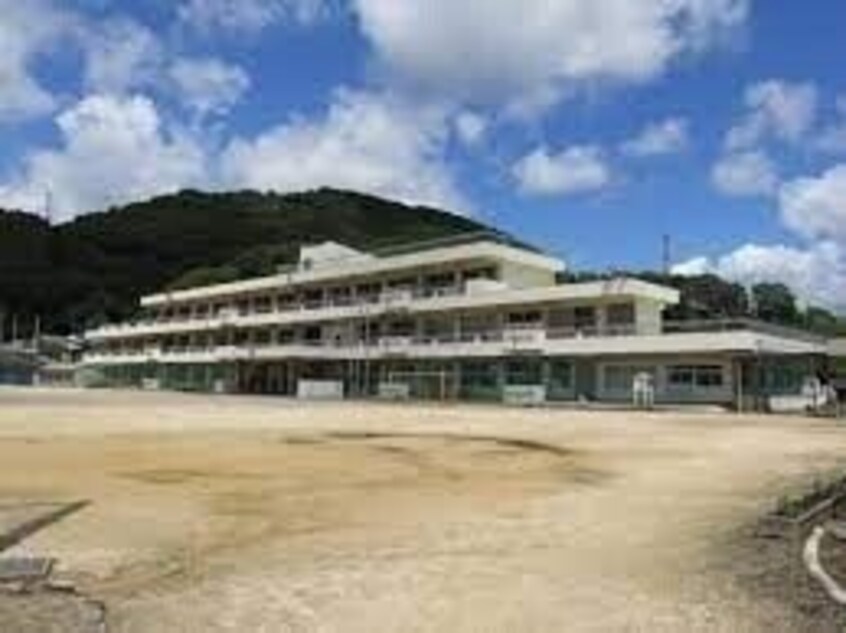 岡山市立御津南小学校(小学校)まで1407m シンフォニーⅠ