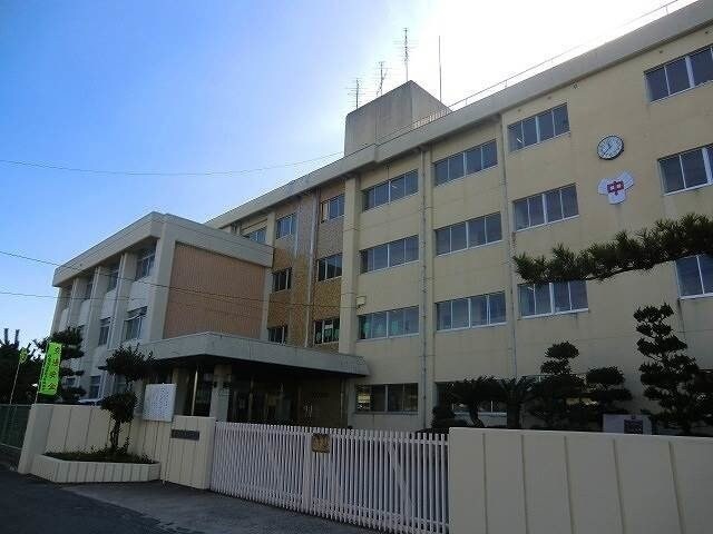 岡山市立桑田中学校(中学校/中等教育学校)まで427m ロイヤルガーデンシティ桑田町