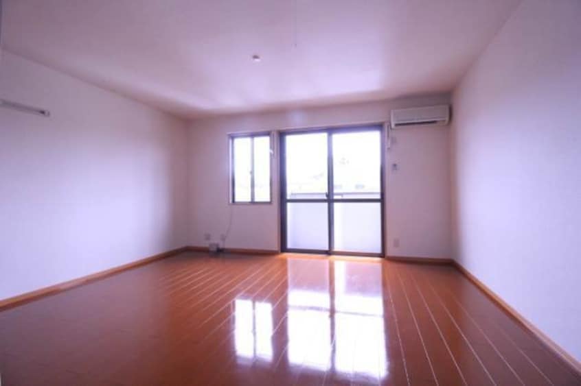  ドミトリー赤井