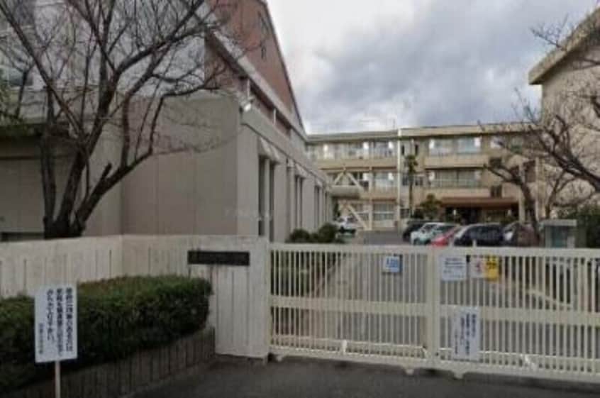 岡山市立伊島小学校(小学校)まで1140m サニースクウェア津島B