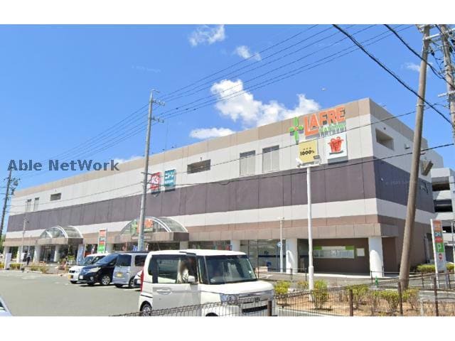 ドムドムハンバーガーラフレ初生店(その他飲食（ファミレスなど）)まで395m 初生マンション