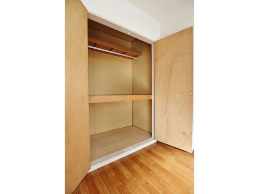 大きく開くクローゼット 遠州鉄道/曳馬駅 徒歩36分 1階 築35年