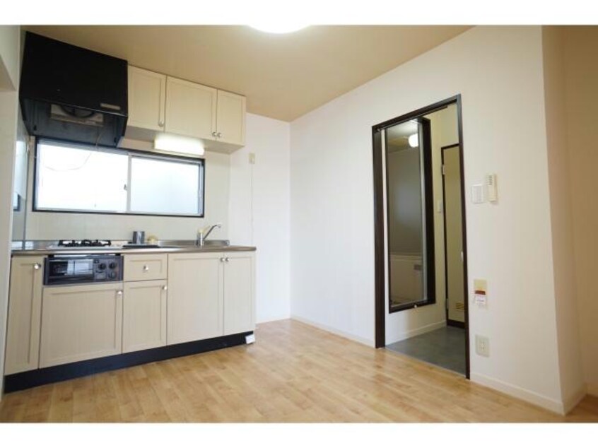 他の部屋の写真です アゼリアハイツ