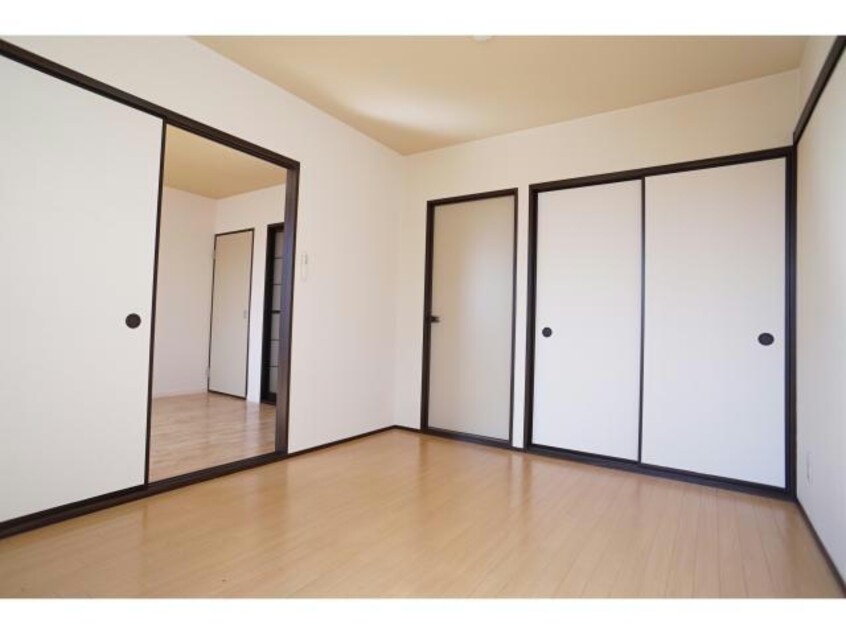 他の部屋の写真です アゼリアハイツ