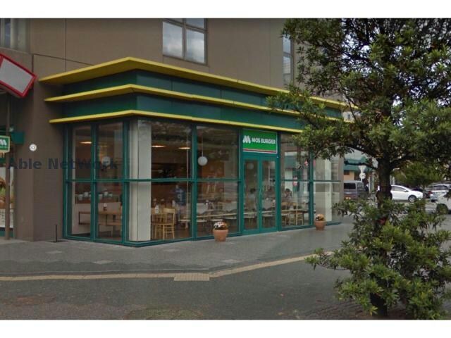 モスバーガー浜北店(その他飲食（ファミレスなど）)まで731m プリムヴェール（小松）