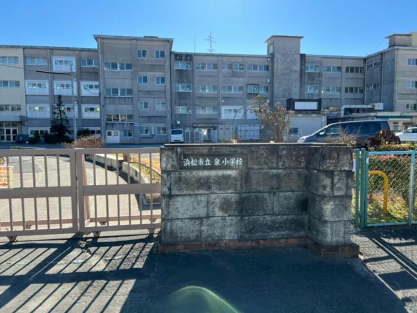 浜松市立泉小学校(小学校)まで478m New Century