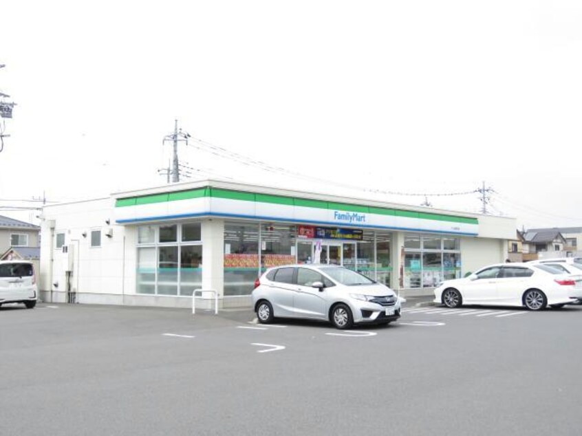 ファミリーマートさくら氏家店(コンビニ)まで2003m カーサ・セレーノ