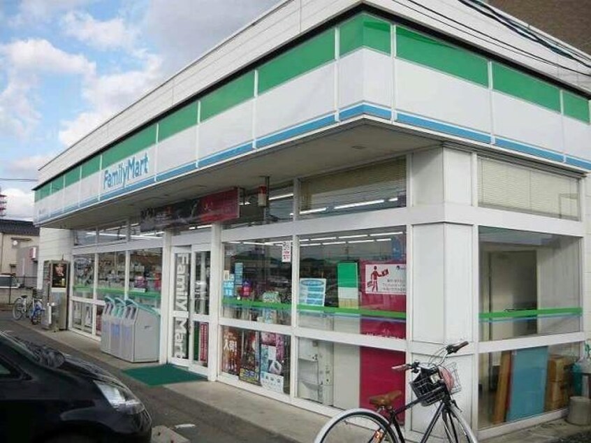 ファミリーマート吉成一丁目店(コンビニ)まで394m ワイフラットＡ・Ｂ