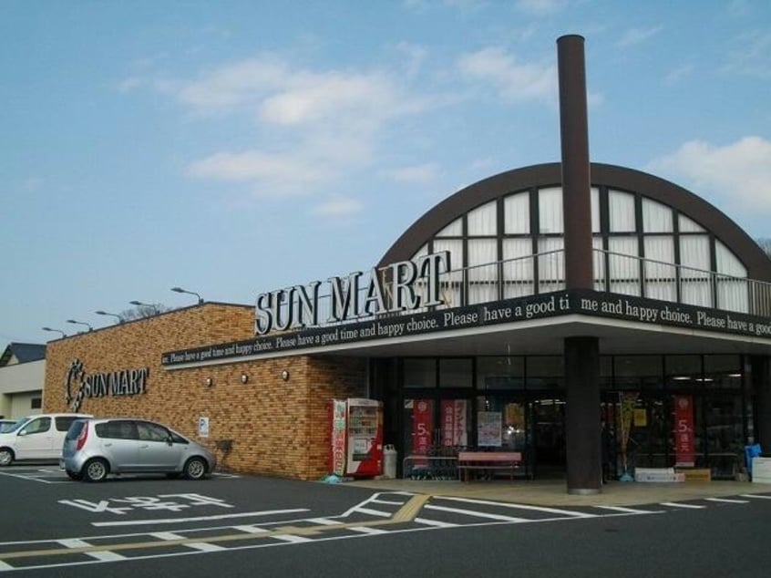 サンマート南店(スーパー)まで740m フラジオレット