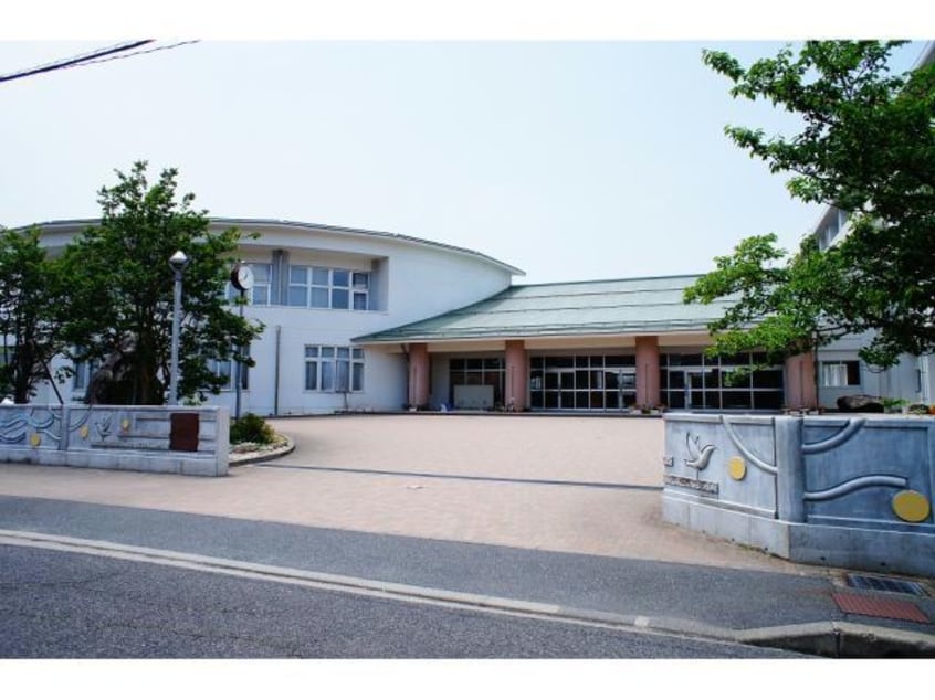 鳥取市立西中学校(中学校/中等教育学校)まで1113m ヴィラジェミニ
