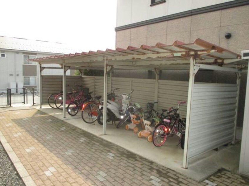  ハイカムール米原　A棟