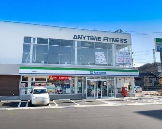 ファミリーマート福島黒岩店(コンビニ)まで624m 高橋アパート